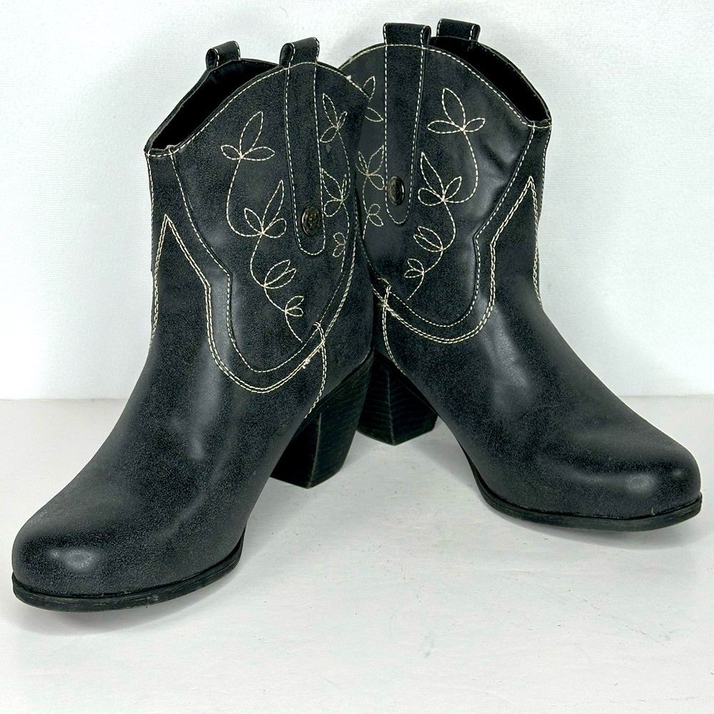 Patrizia‎  Gray Cowboy Boots Faux Leather Embroidered Ankle Booties Rodeo Sz 39